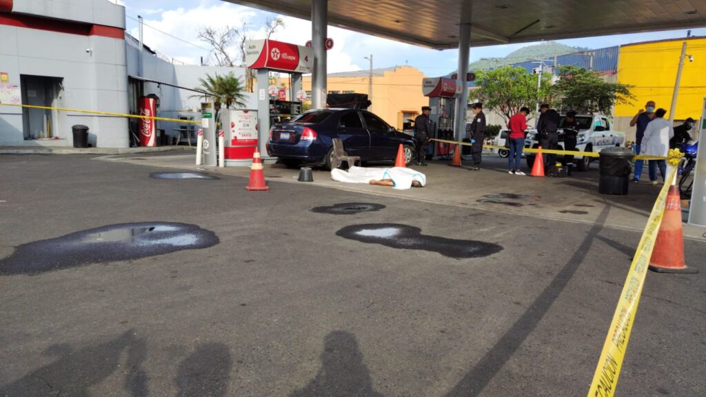 FOTOS Muere Persona De Un Infarto En Gasolinera Texaco Zurita